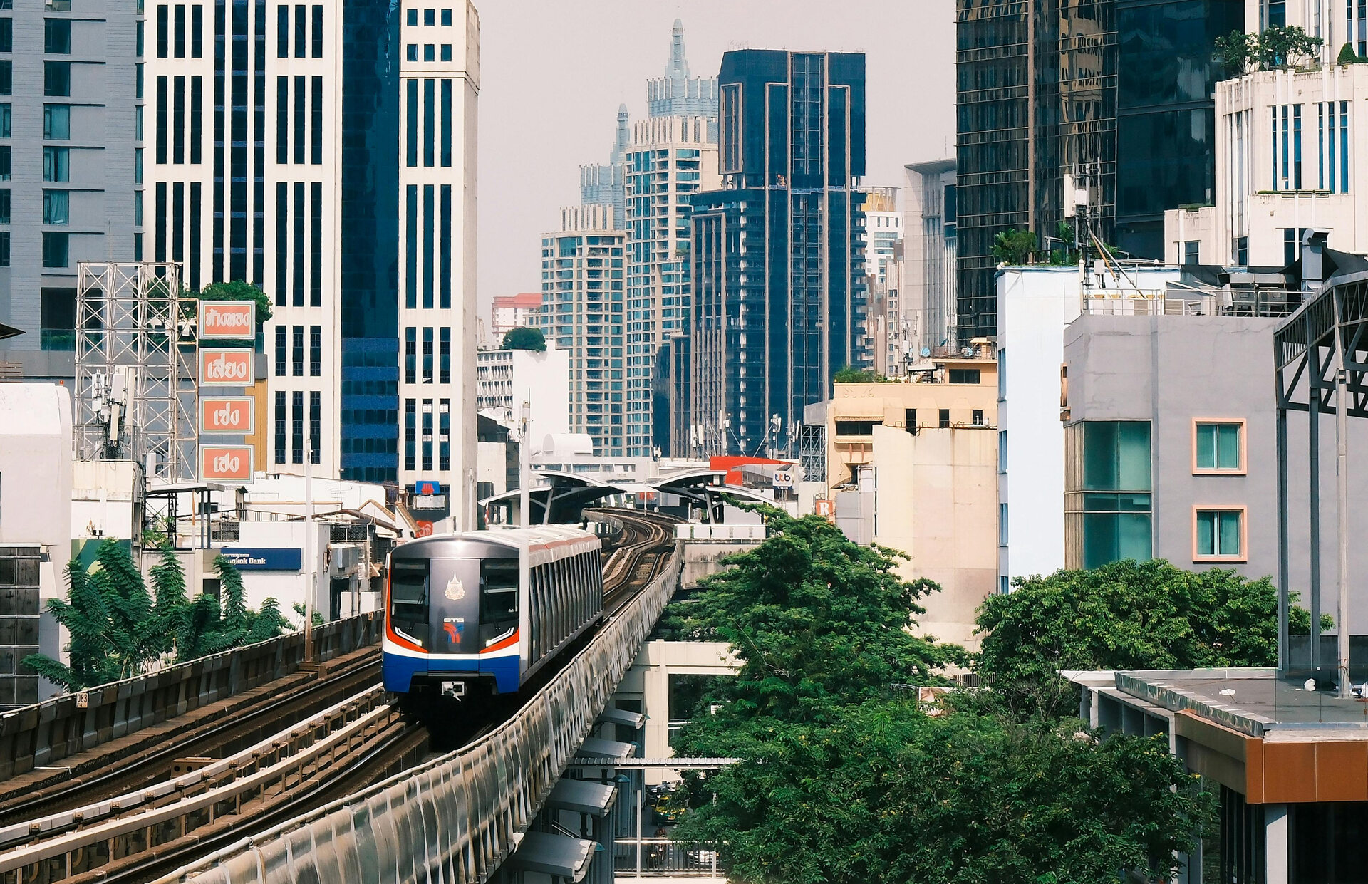 BTS_ get easy access to Rembrandt Hotel Bangkok _ nearby BTS_MRT _BTS Asok_MRT Sukhumvit_QSNCC_EMshpere_Emporium_Siam Paragon_Terminal 21 Asok