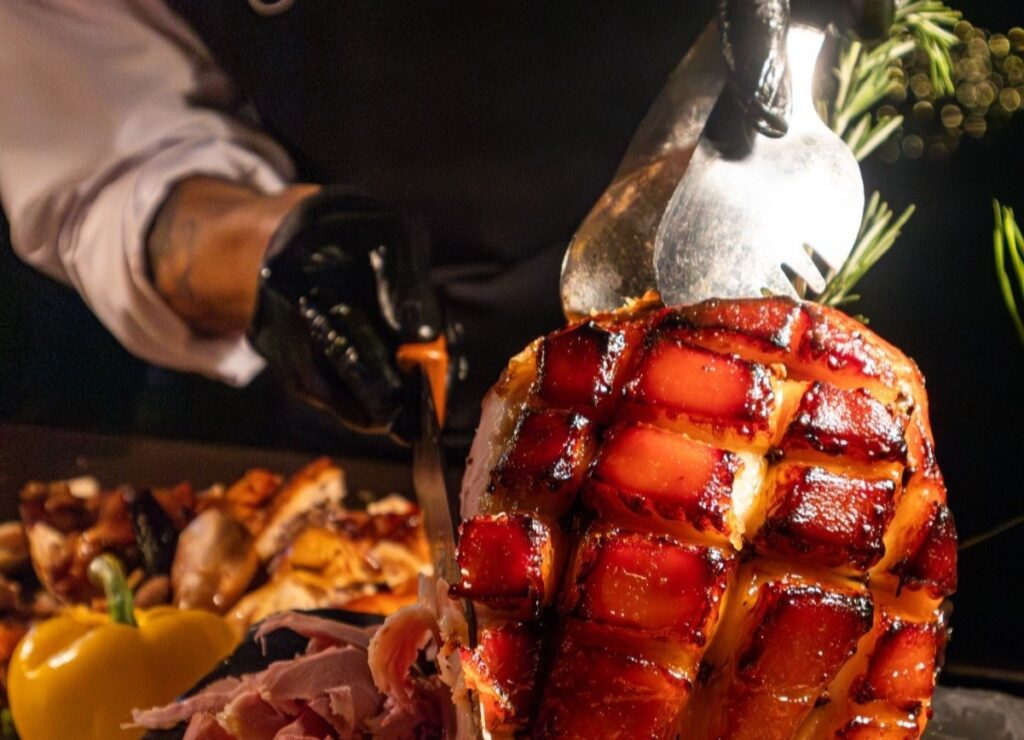 Enjoy the best Christmas buffet and New Year’s Eve dinner in Bangkok 2025 at Rembrandt Hotel Bangkok. Gala festive dining, premium seafood, live stations, live music, rooftop dining, and family-friendly celebrations.