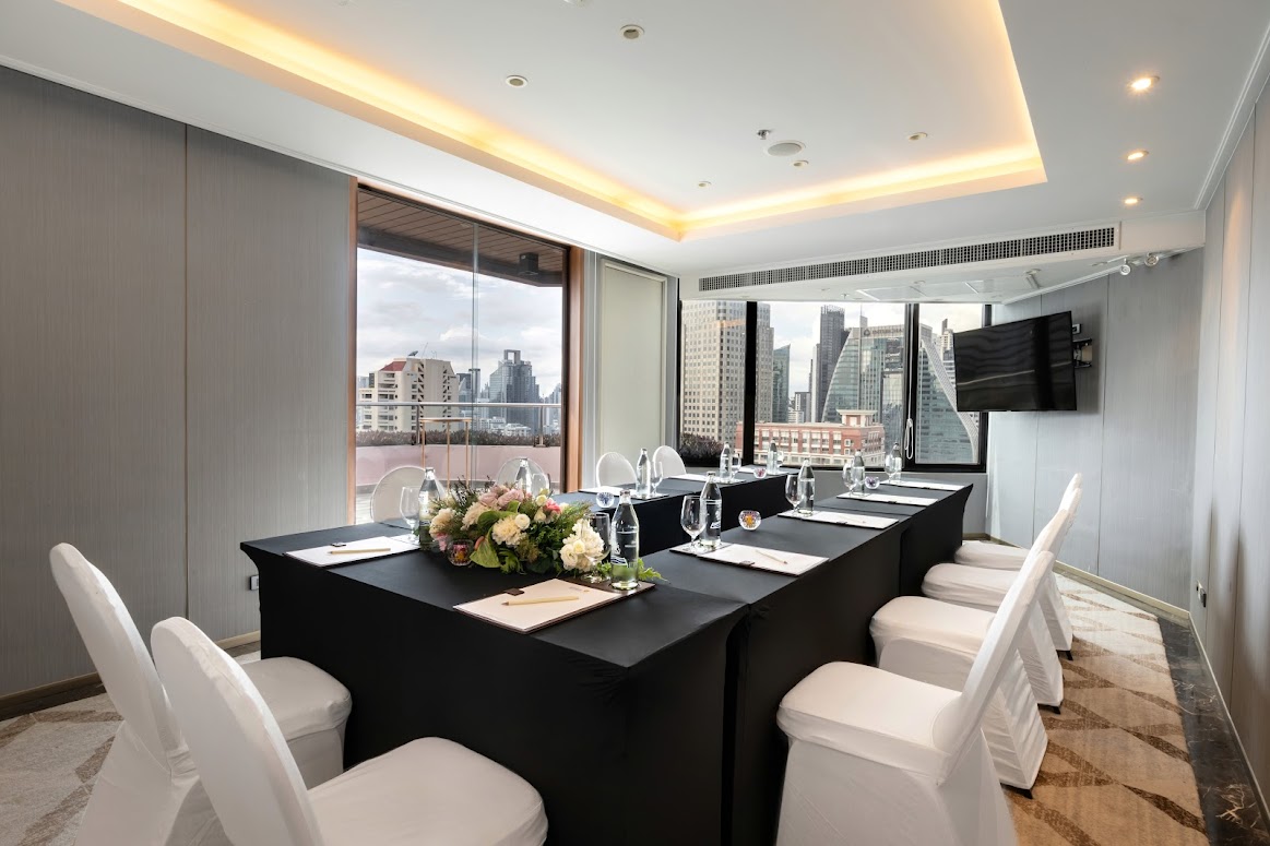 Spacious meeting room with windows and daylight at Rembrandt Hotel Bangkok