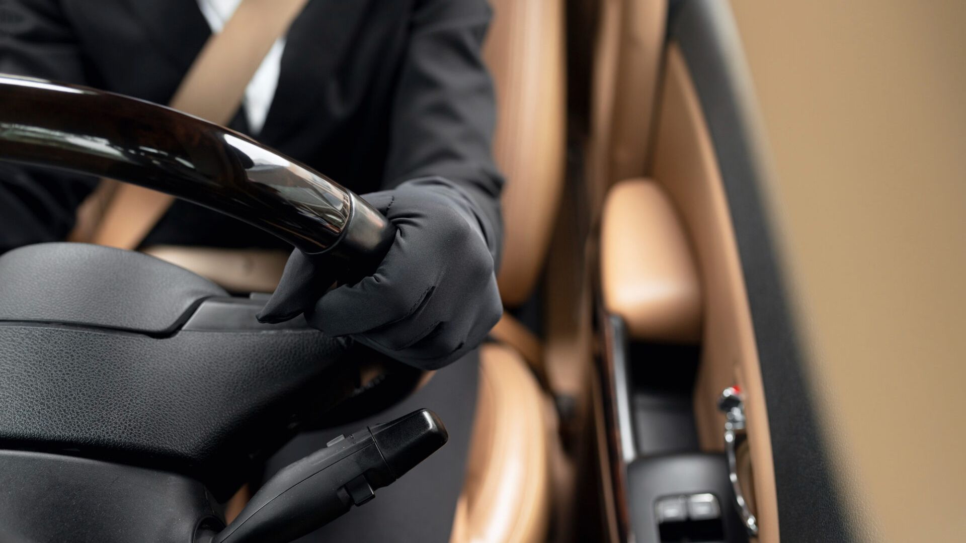 Rembrandt Hotel Bangkok_Limo_Airport Transfer
