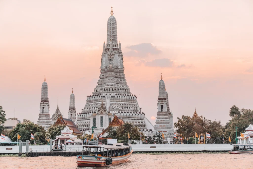 Rembrandt Hotel Bangkok – easy MRT access to Wat Arun and scenic Chao Phraya River views.
