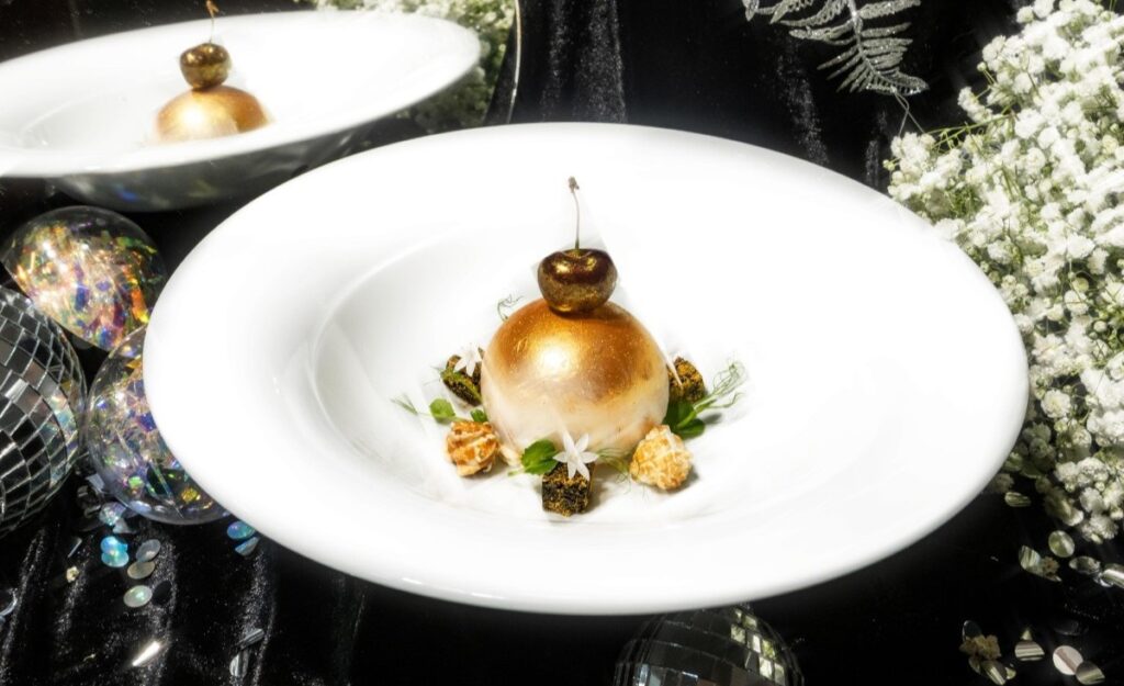 Enjoy the best Christmas buffet and New Year’s Eve dinner in Bangkok 2025 at Rembrandt Hotel Bangkok. Gala festive dining, premium seafood, live stations, live music, rooftop dining, and family-friendly celebrations.