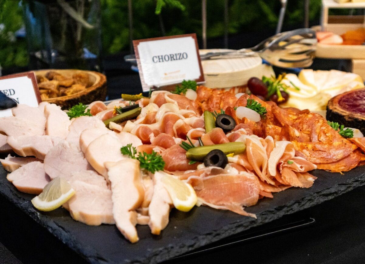 Enjoy the best Christmas buffet and New Year’s Eve dinner in Bangkok 2025 at Rembrandt Hotel Bangkok. Gala festive dining, premium seafood, live stations, live music, rooftop dining, and family-friendly celebrations.