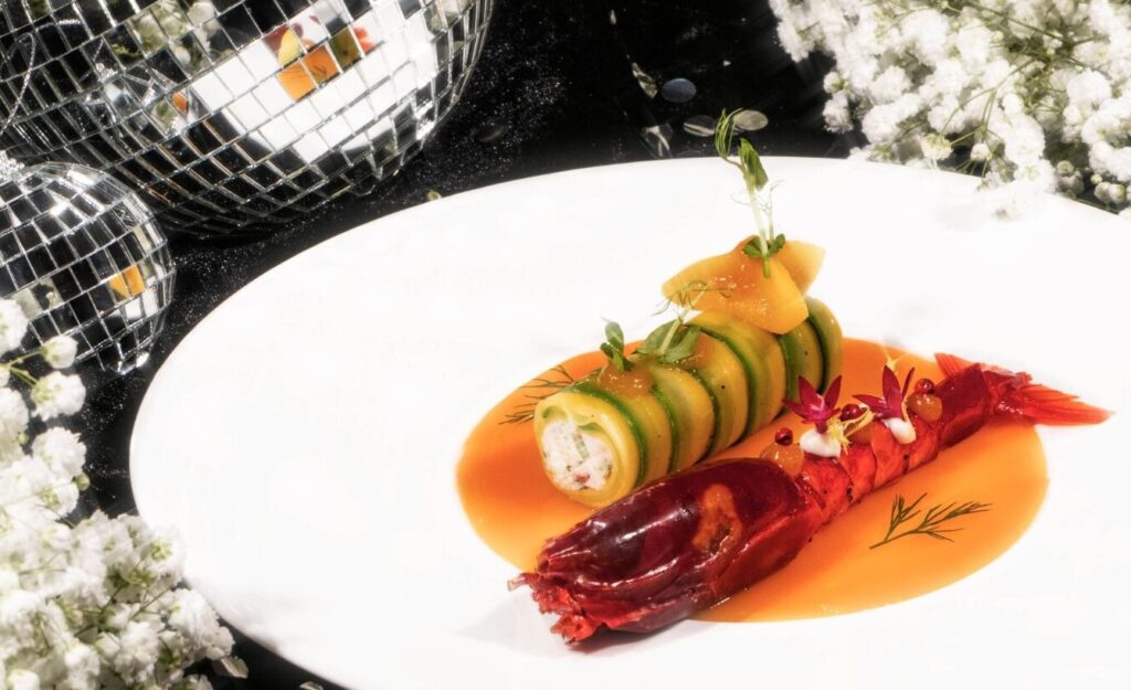 Enjoy the best Christmas buffet and New Year’s Eve dinner in Bangkok 2025 at Rembrandt Hotel Bangkok. Gala festive dining, premium seafood, live stations, live music, rooftop dining, and family-friendly celebrations.