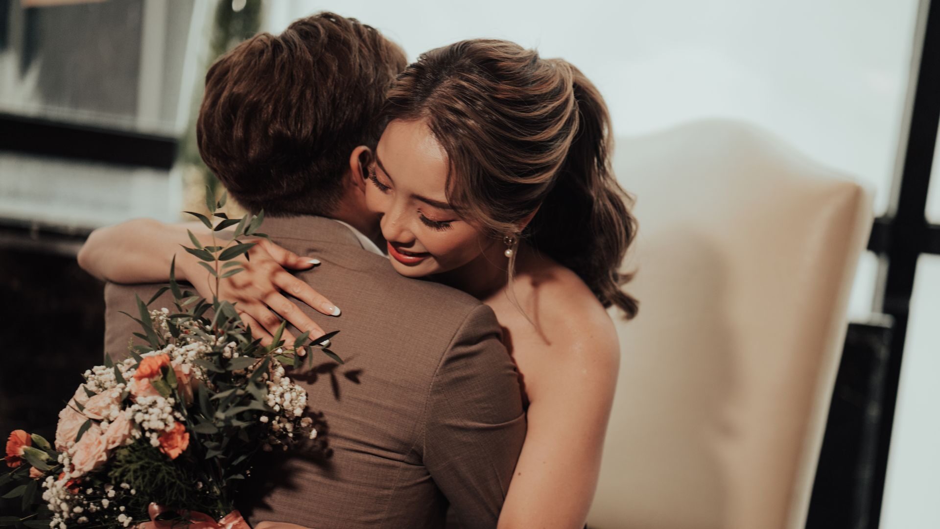 Destination wedding ceremony in Thailand with tropical atmosphere