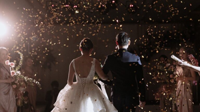 คู่รักในบรรยากาศโรแมนติกในงานแต่งงาน โรงแรมสุขุมวิท กรุงเทพ